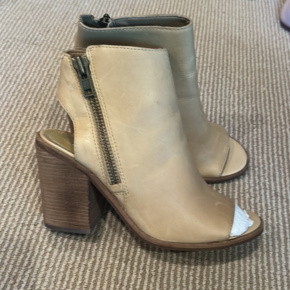 EUC STEVE MADDEN terraa peep toe tan leather heels size 8 - Picture 6 of 13